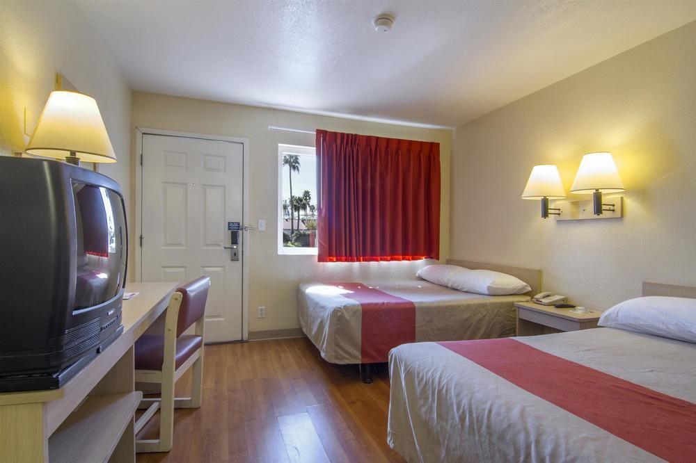 Motel 6 Mesa North Екстер'єр фото