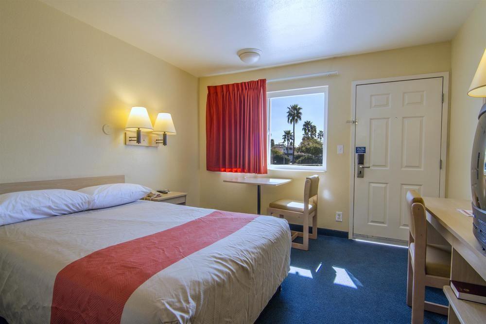 Motel 6 Mesa North Екстер'єр фото
