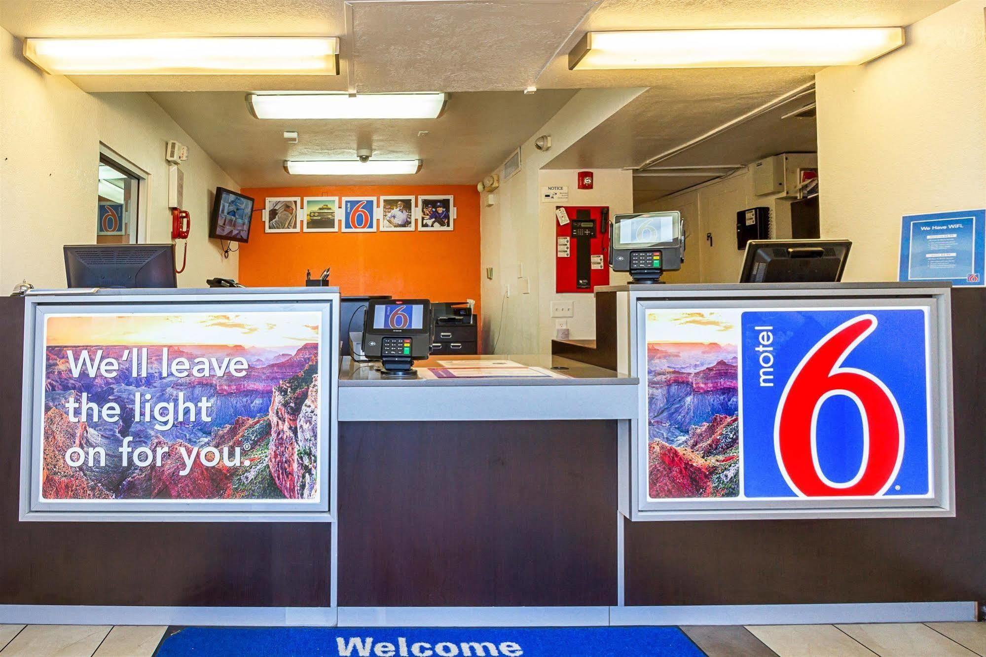 Motel 6 Mesa North Екстер'єр фото