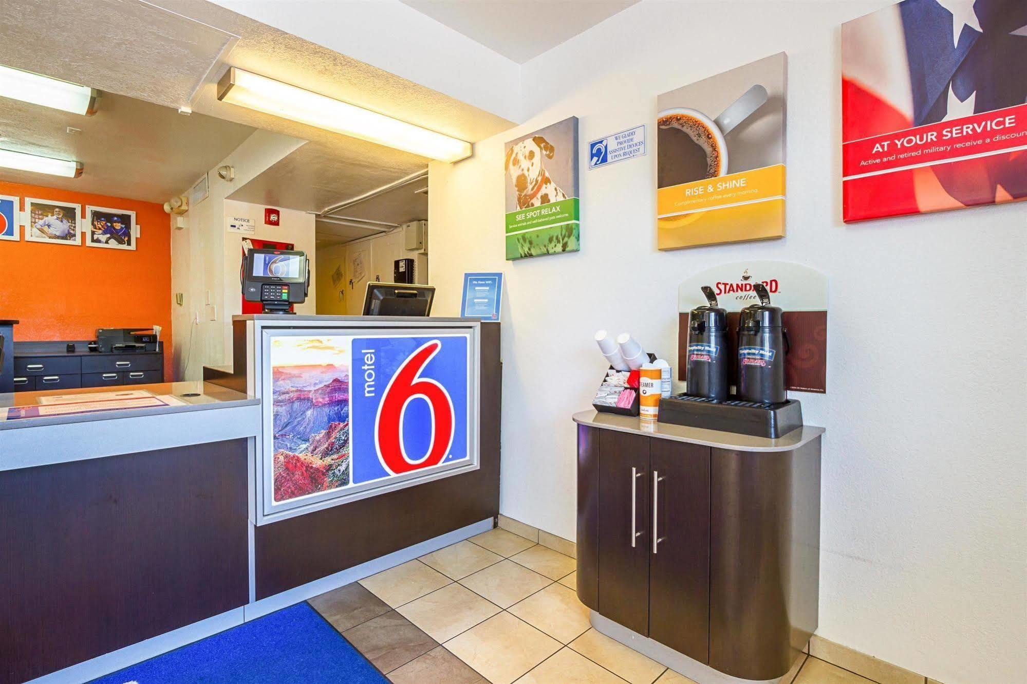 Motel 6 Mesa North Екстер'єр фото